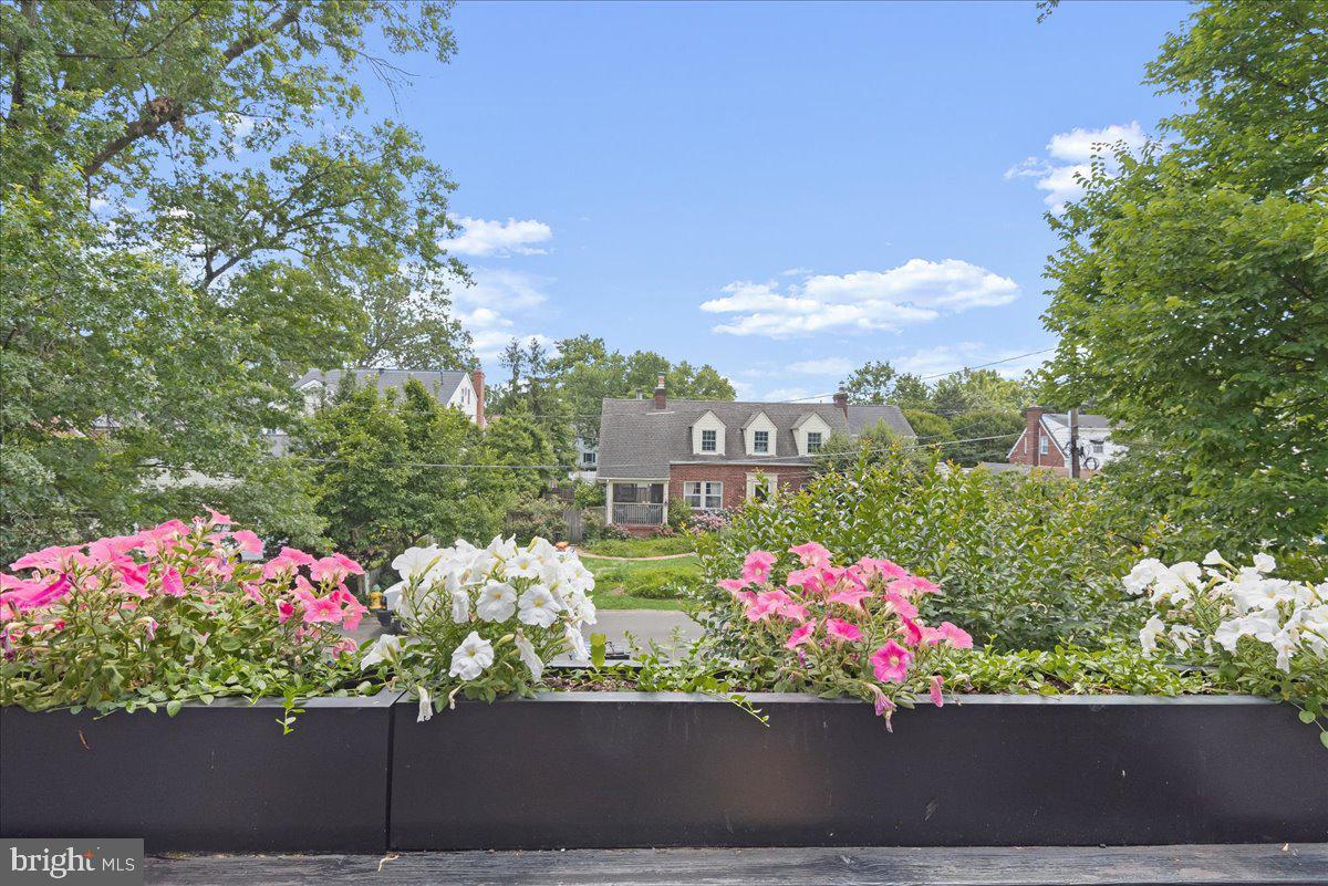 LEE HEIGHTS - Residential