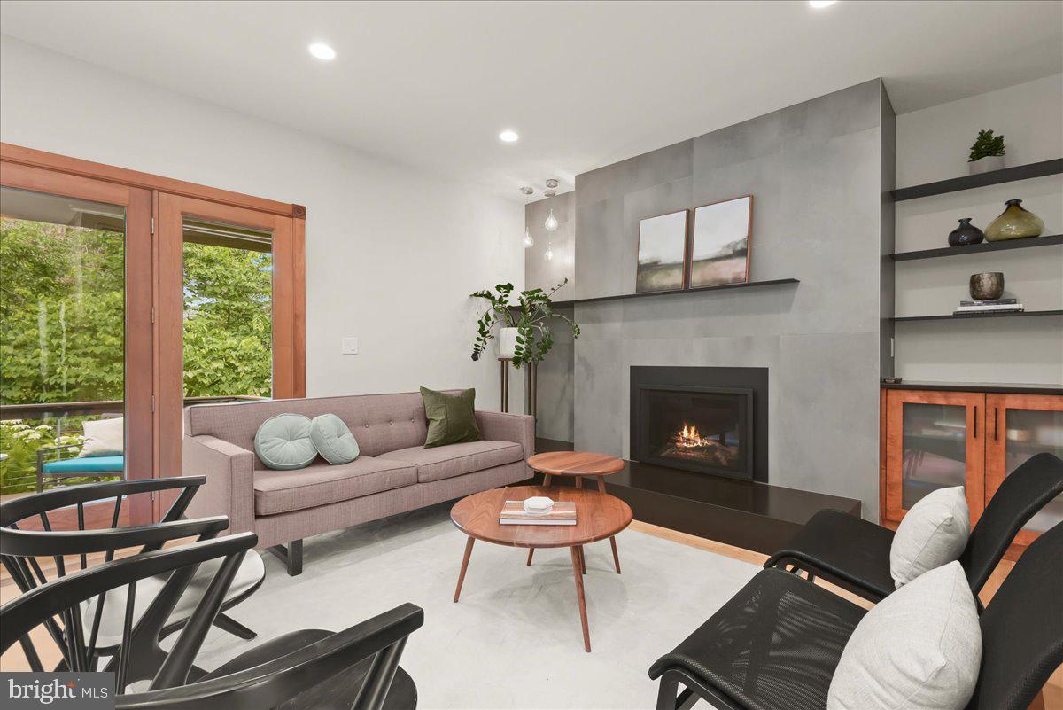LEE HEIGHTS - Residential
