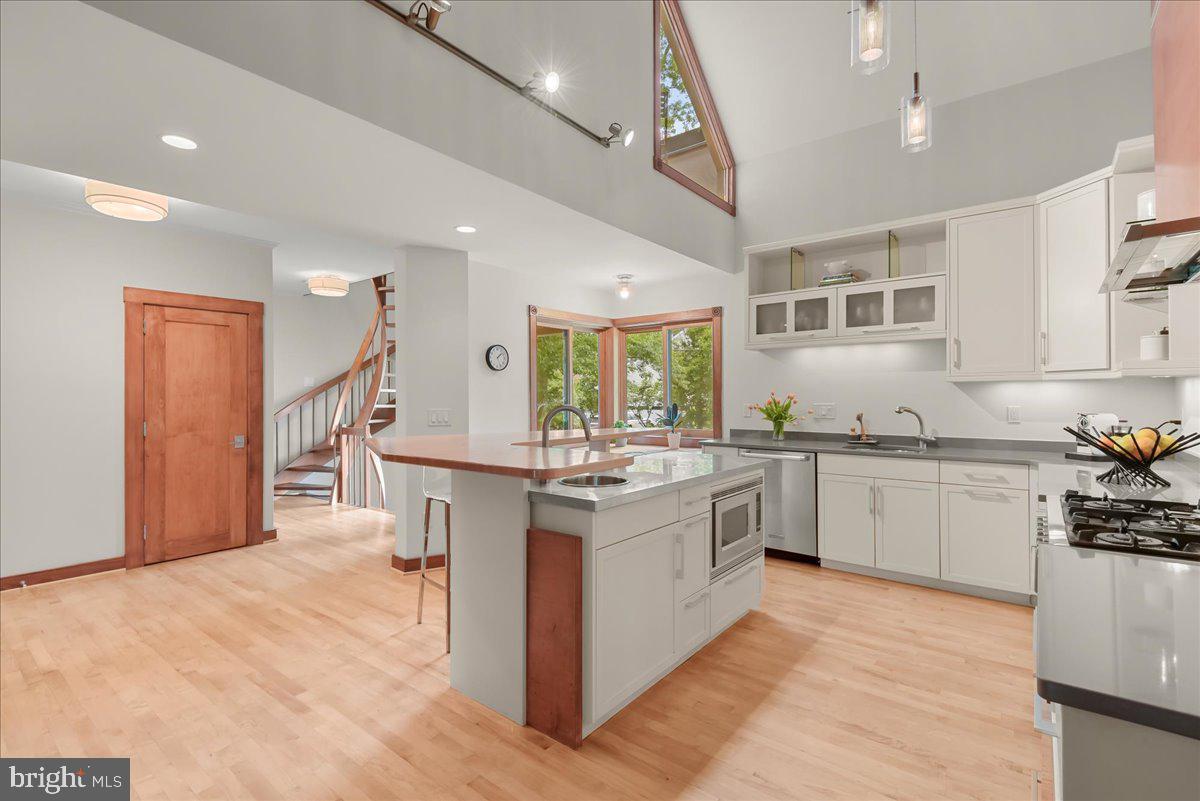 LEE HEIGHTS - Residential