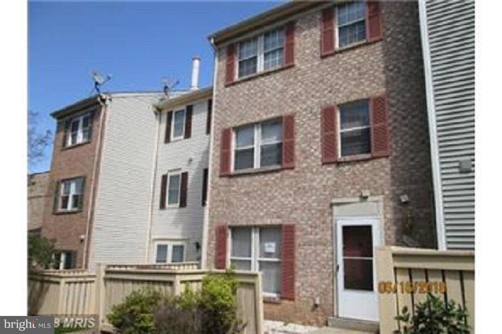 Wow! MUST SEE TO BELIEVE! Pictures are old. Renter moving Out, for upscale Living !Fully Renovated whole house ,All New stainless steel appliances, wood floors, open bright floor plan,  New Lighting everywhere,2nd floor 2 bedrooms, full bath, laundry room with New Vent-less front load washer and dryer, 3rd floor spacious master bedroom and master bath, with walk-in closet,close to shopping, Restaurants, I270, schools, Marc train.
Dogs Over 25 lbs not allowed, Pet rent $50 monthly , No Smoking Inside Town House