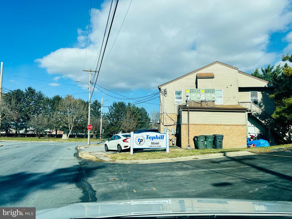 High income generating 15 Room Motel . with good cash flow. Generates about  $1,000-$1,500/ room/Month, . Great Cap rate  , New HVAC, new updated rooms, great ambience!