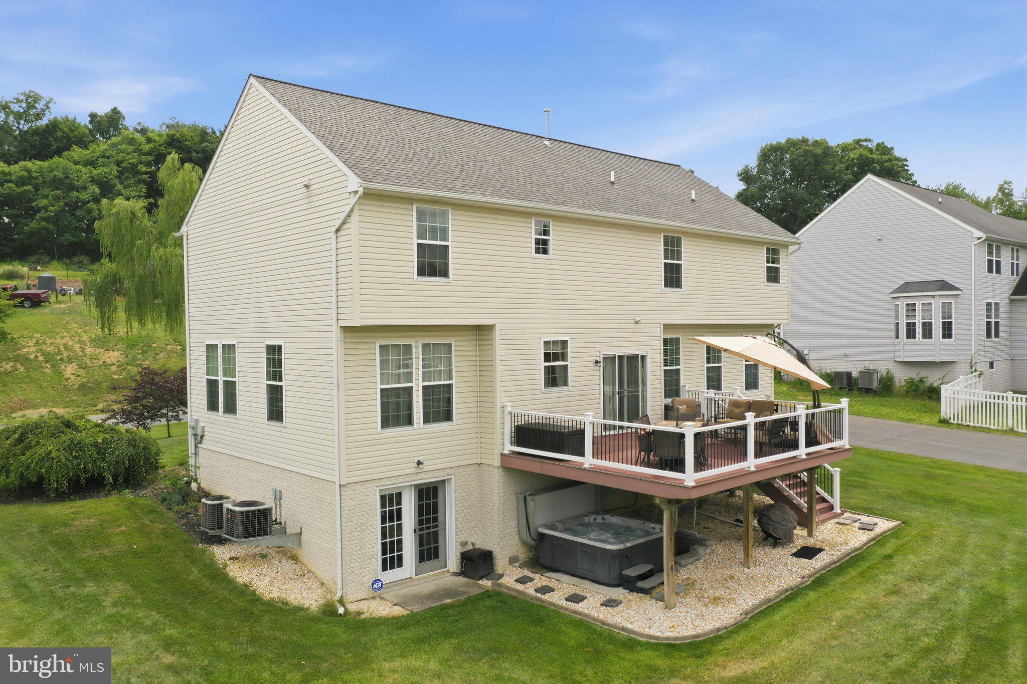 SADDLE RIDGE - Residential