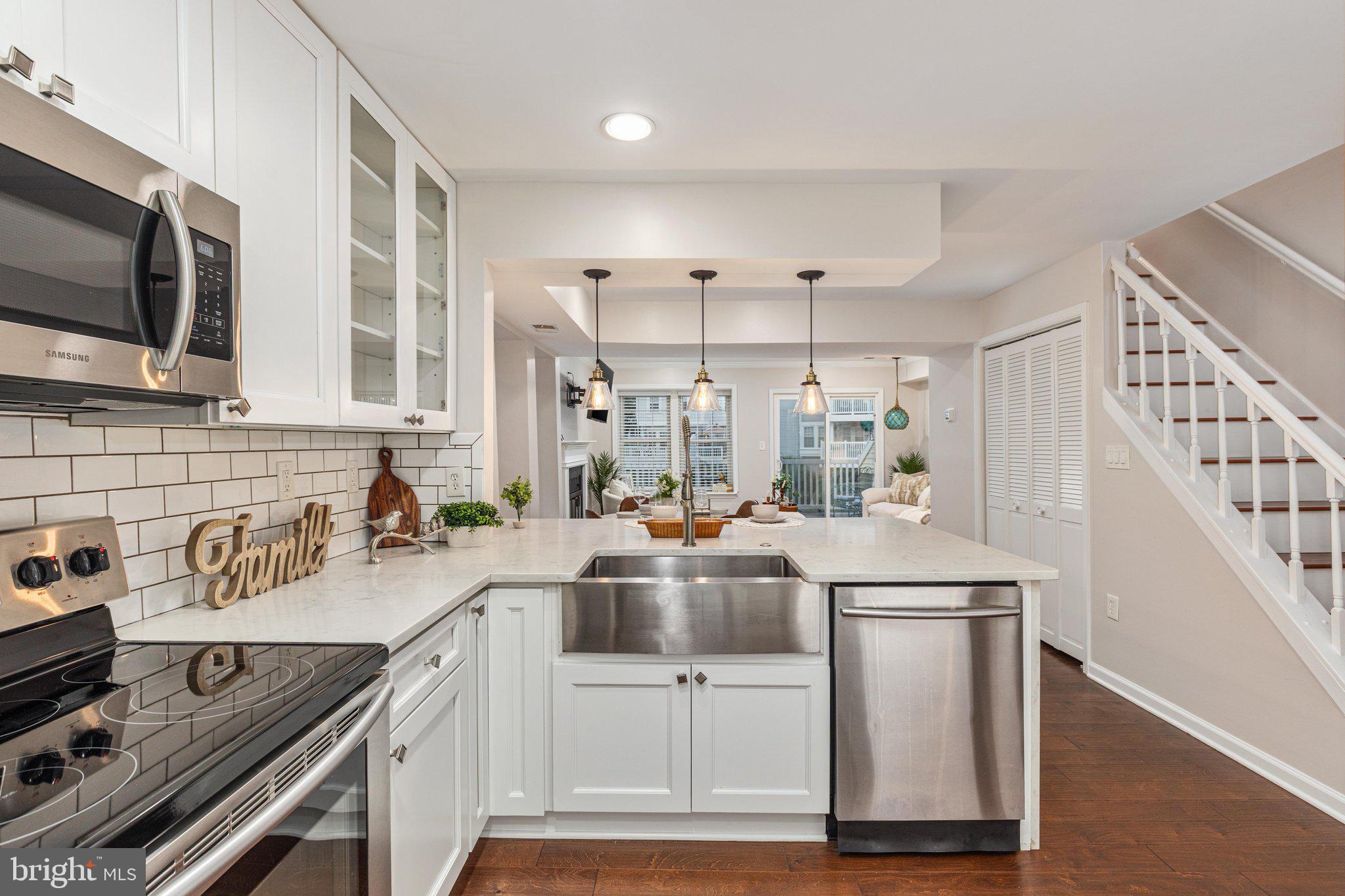 WATERS EDGE - Residential