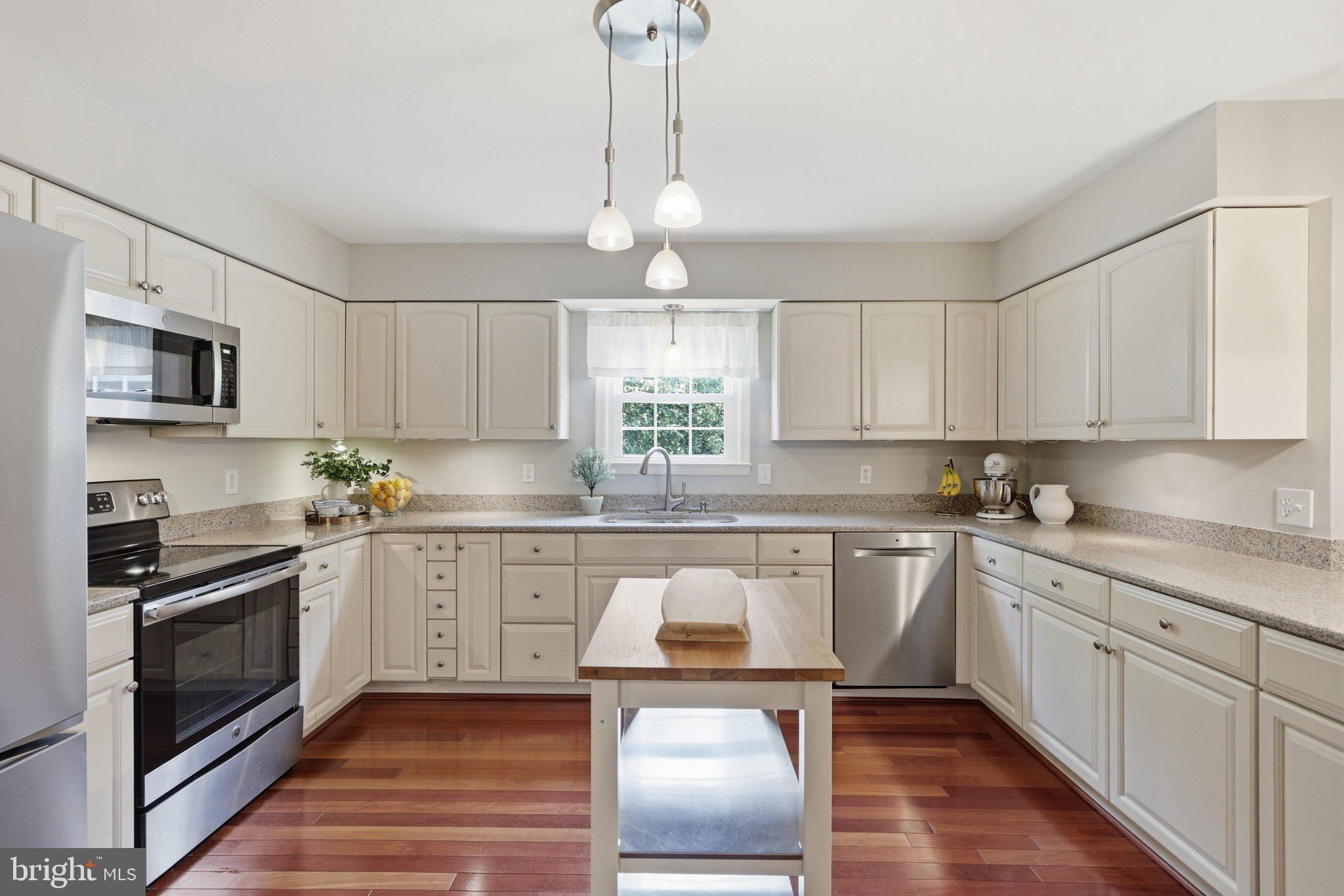 BURKE CENTRE - Residential