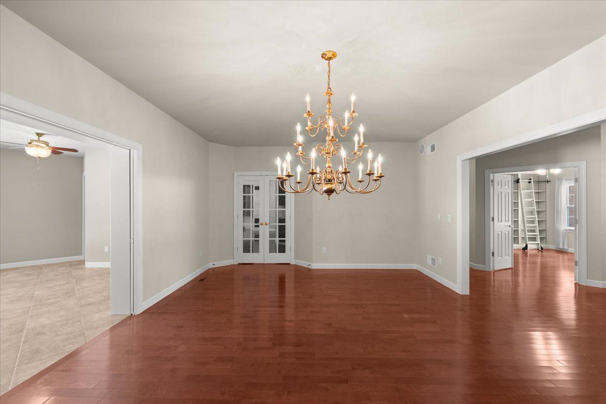 COUNTRY CLUB VIEW - Residential