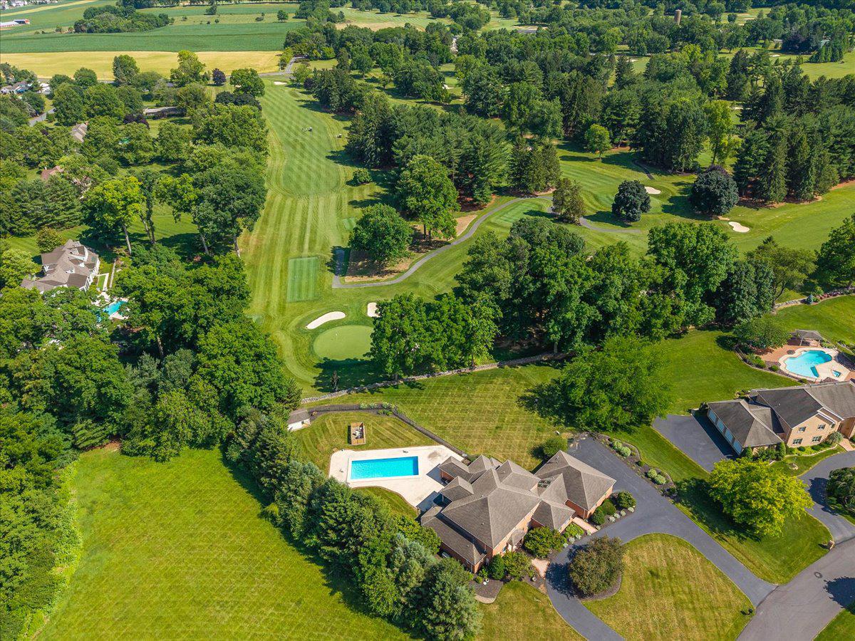 COUNTRY CLUB VIEW - Residential
