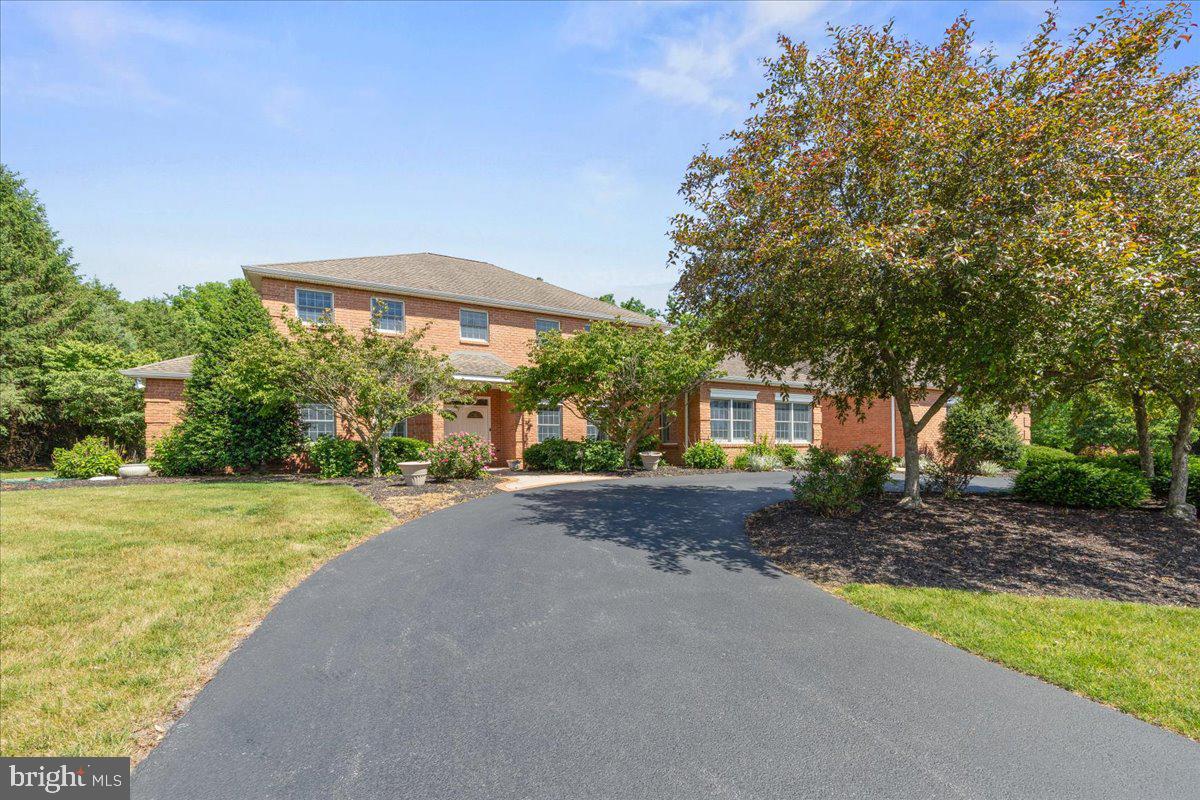COUNTRY CLUB VIEW - Residential