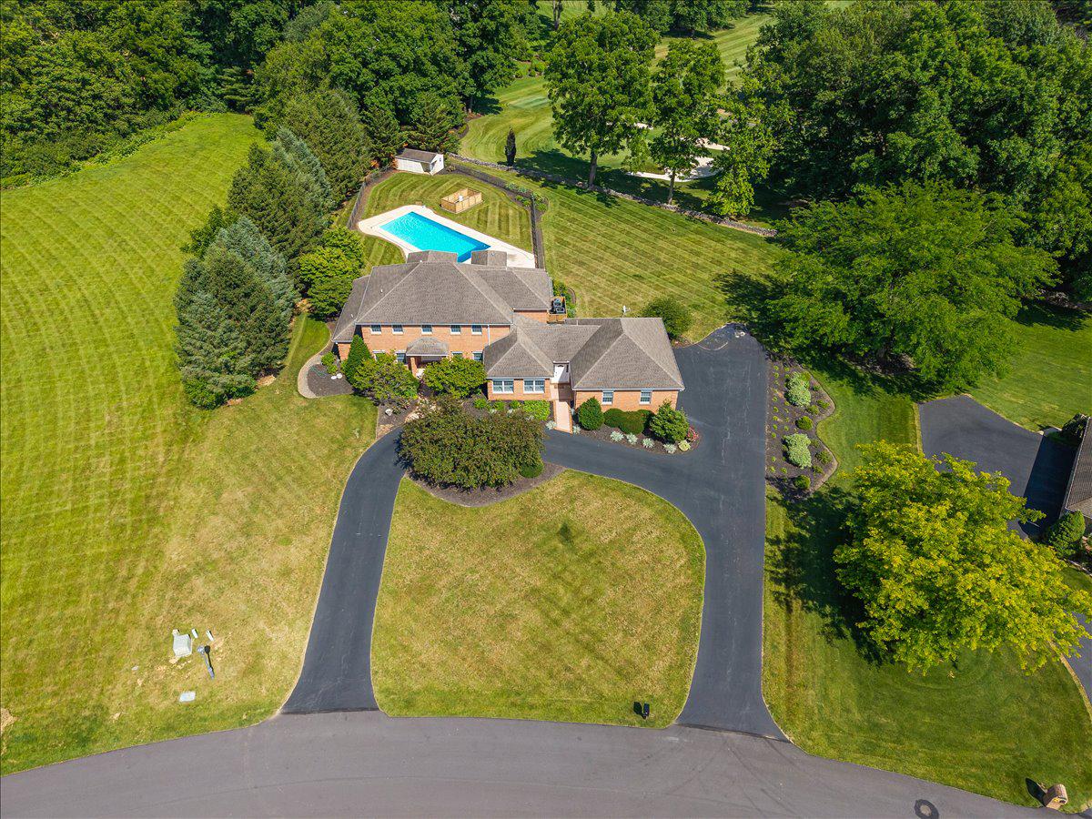 COUNTRY CLUB VIEW - Residential