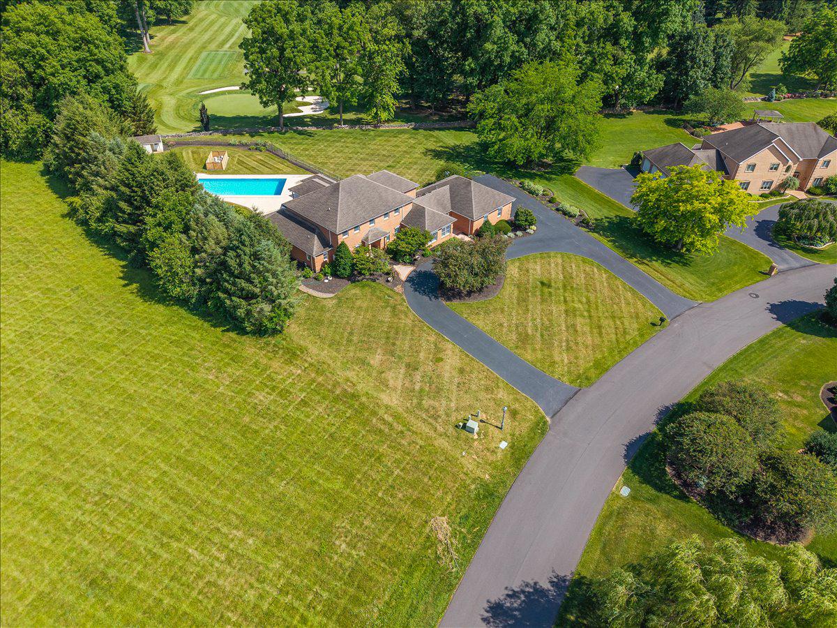 COUNTRY CLUB VIEW - Residential
