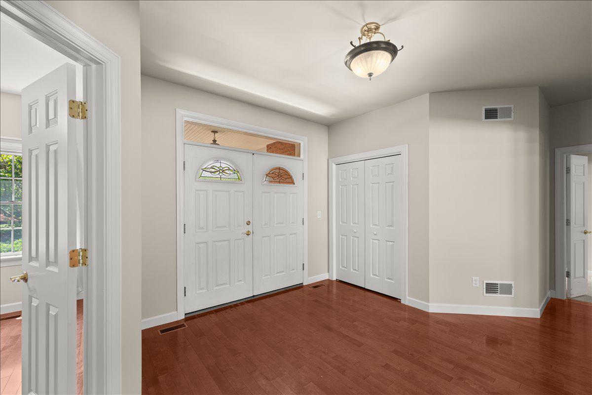 COUNTRY CLUB VIEW - Residential
