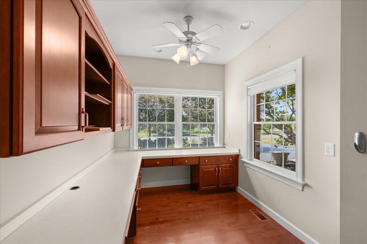 COUNTRY CLUB VIEW - Residential