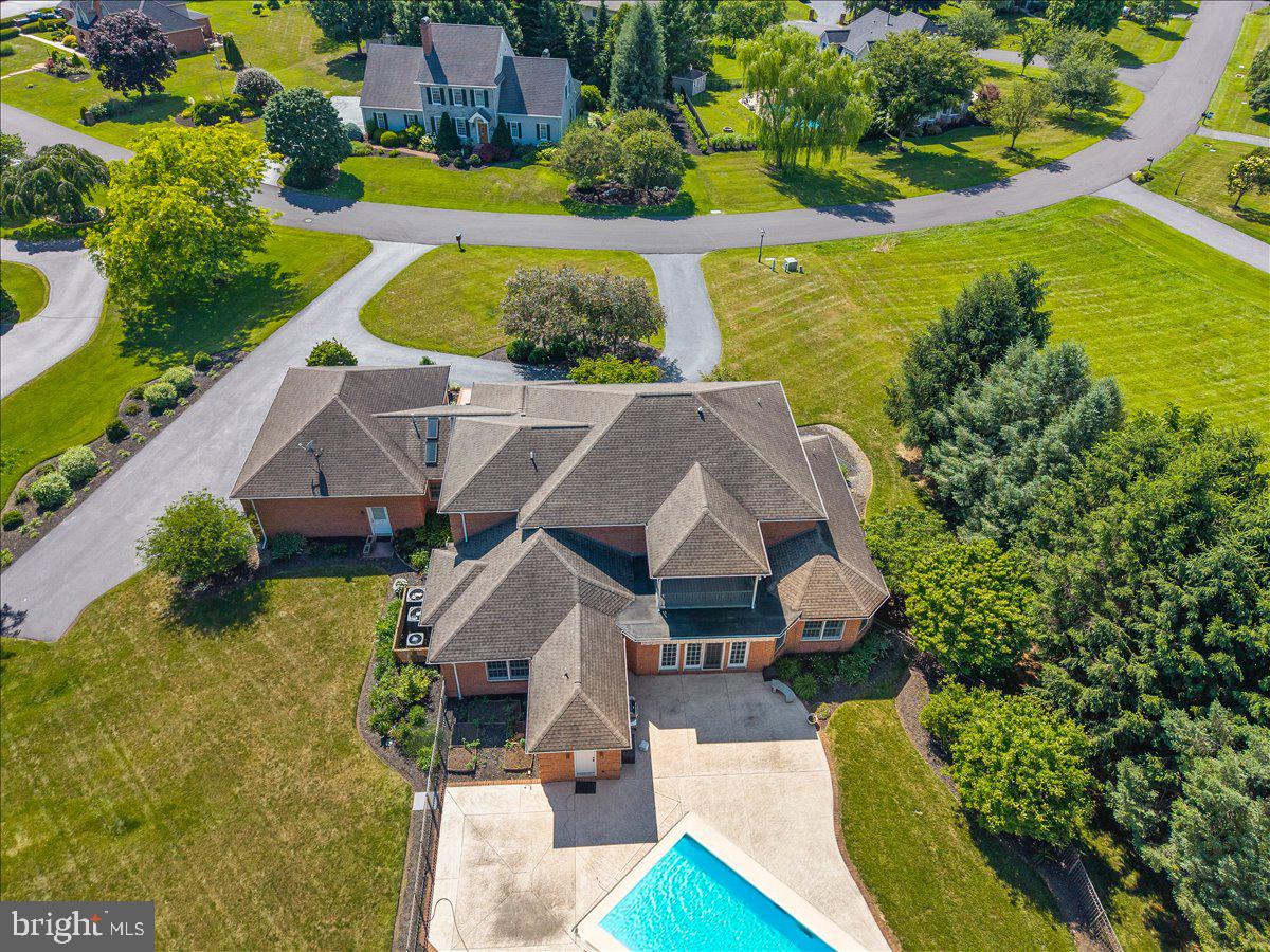 COUNTRY CLUB VIEW - Residential