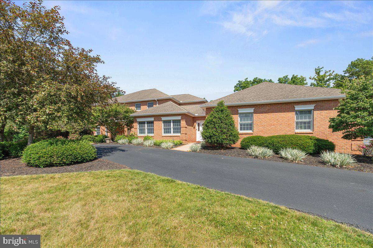 COUNTRY CLUB VIEW - Residential