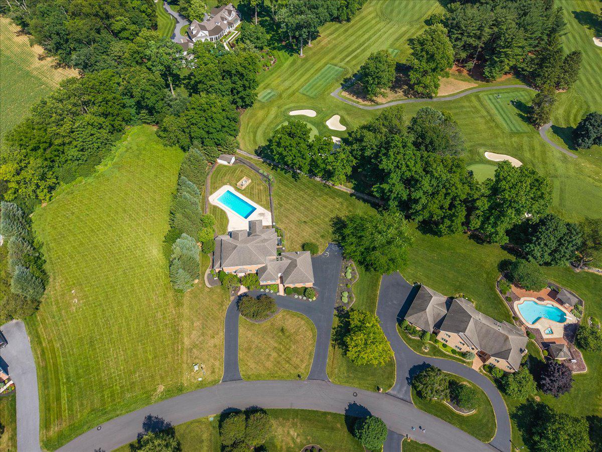 COUNTRY CLUB VIEW - Residential