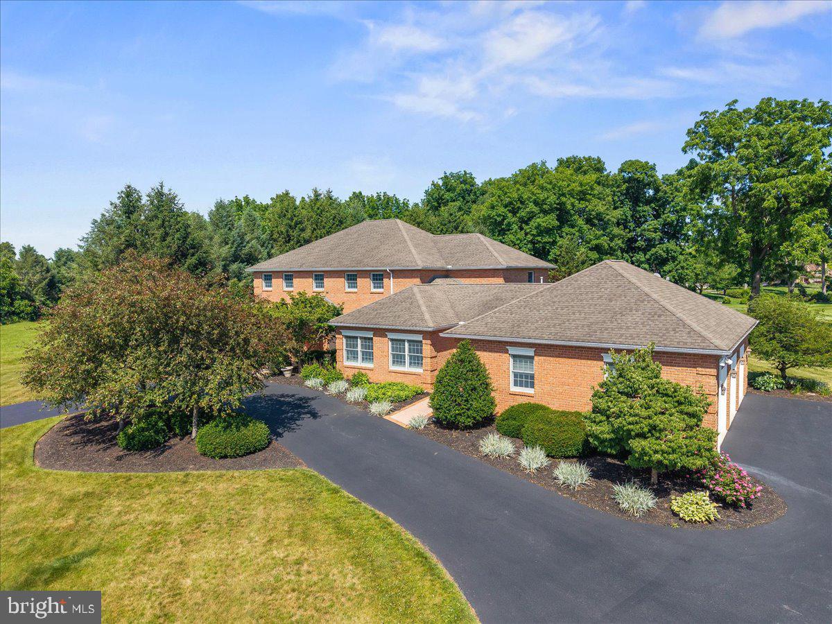 COUNTRY CLUB VIEW - Residential