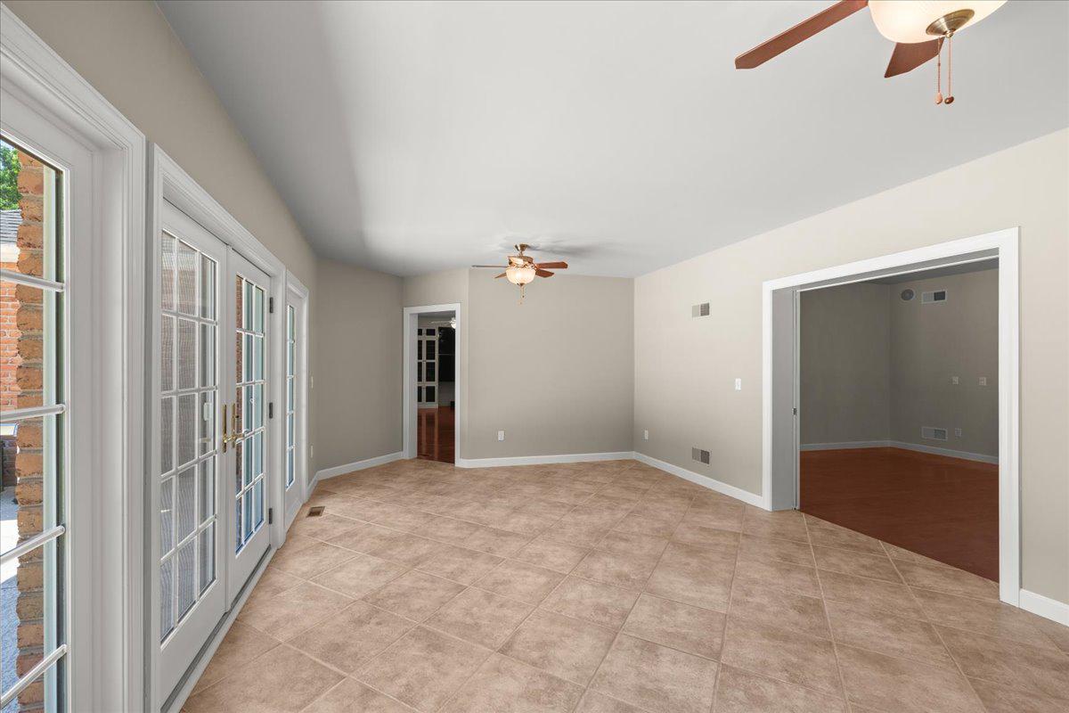 COUNTRY CLUB VIEW - Residential