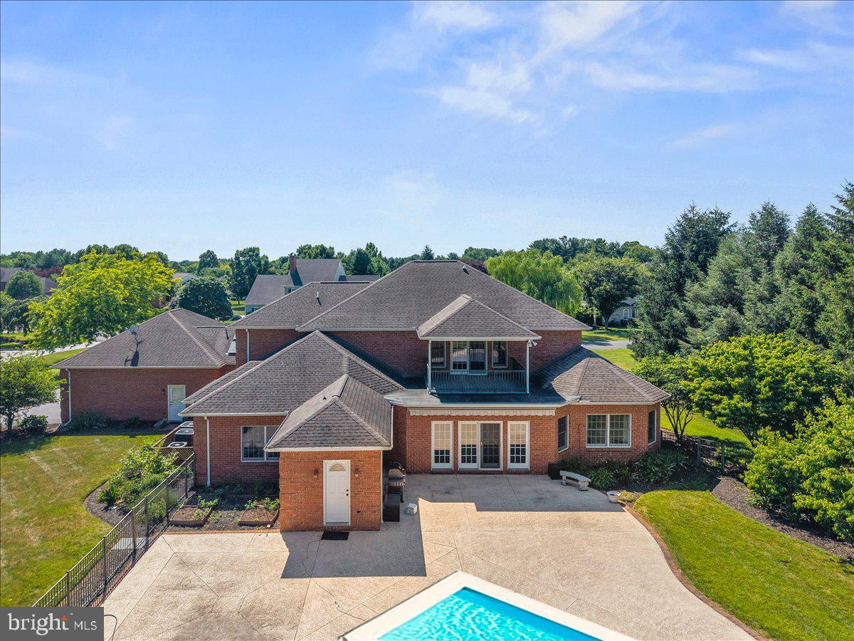 COUNTRY CLUB VIEW - Residential