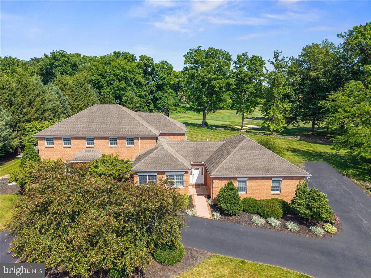 COUNTRY CLUB VIEW - Residential