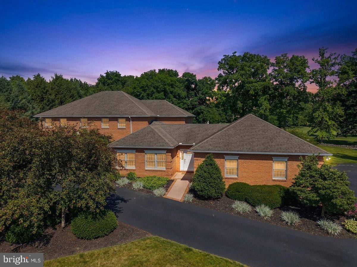 COUNTRY CLUB VIEW - Residential