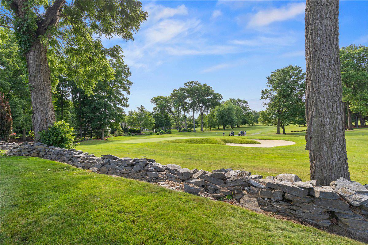 COUNTRY CLUB VIEW - Residential