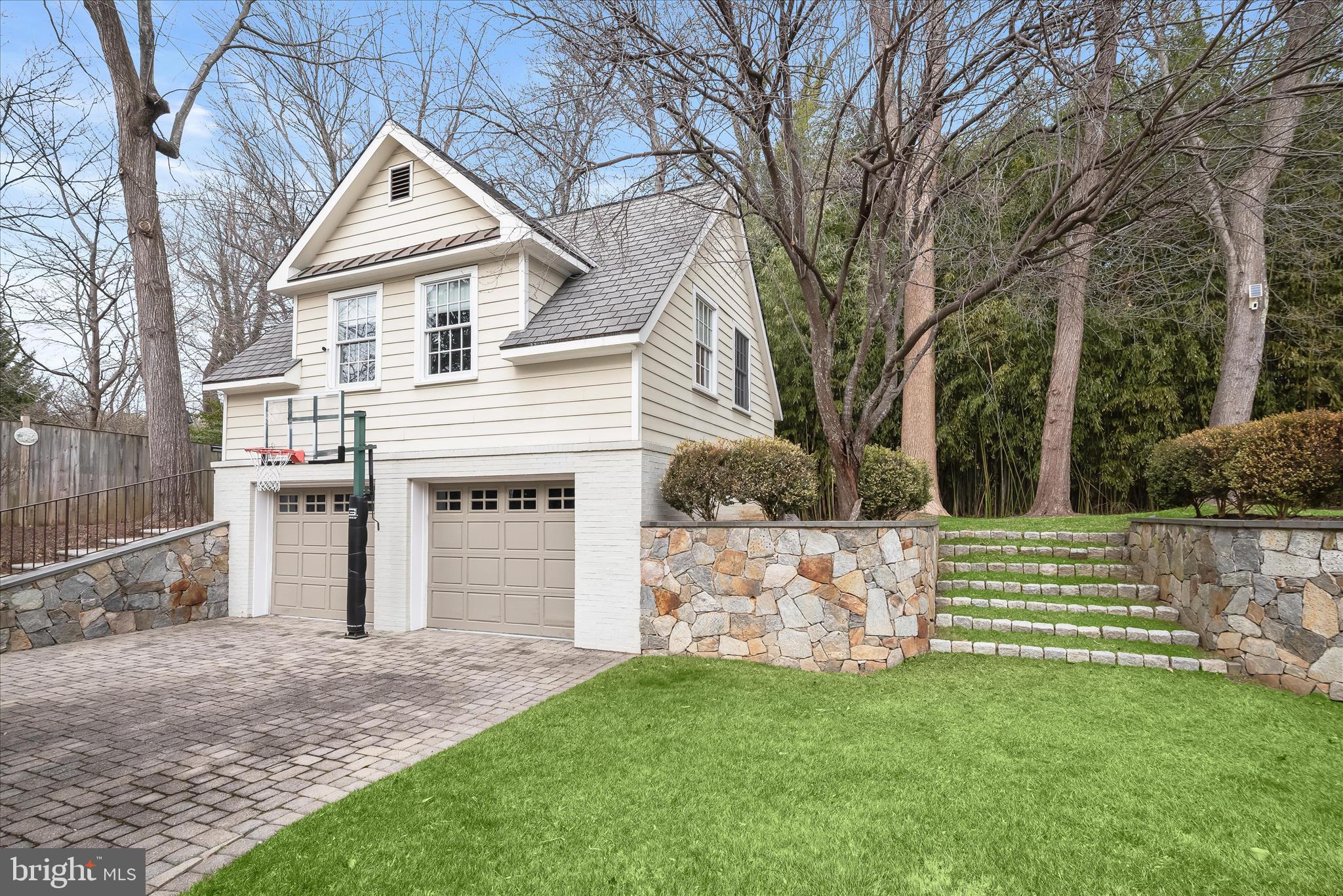 BRADLEY MANOR - Residential
