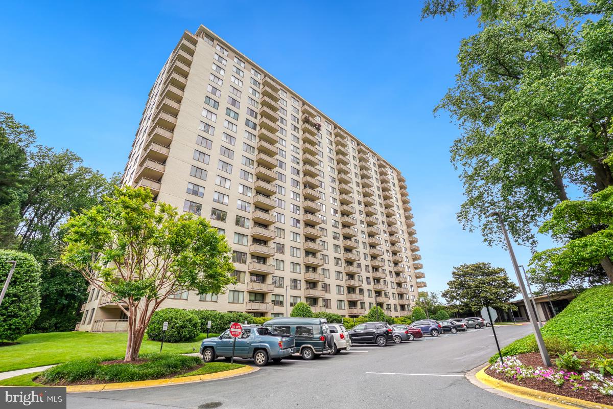 PROMENADE TOWERS - Residential