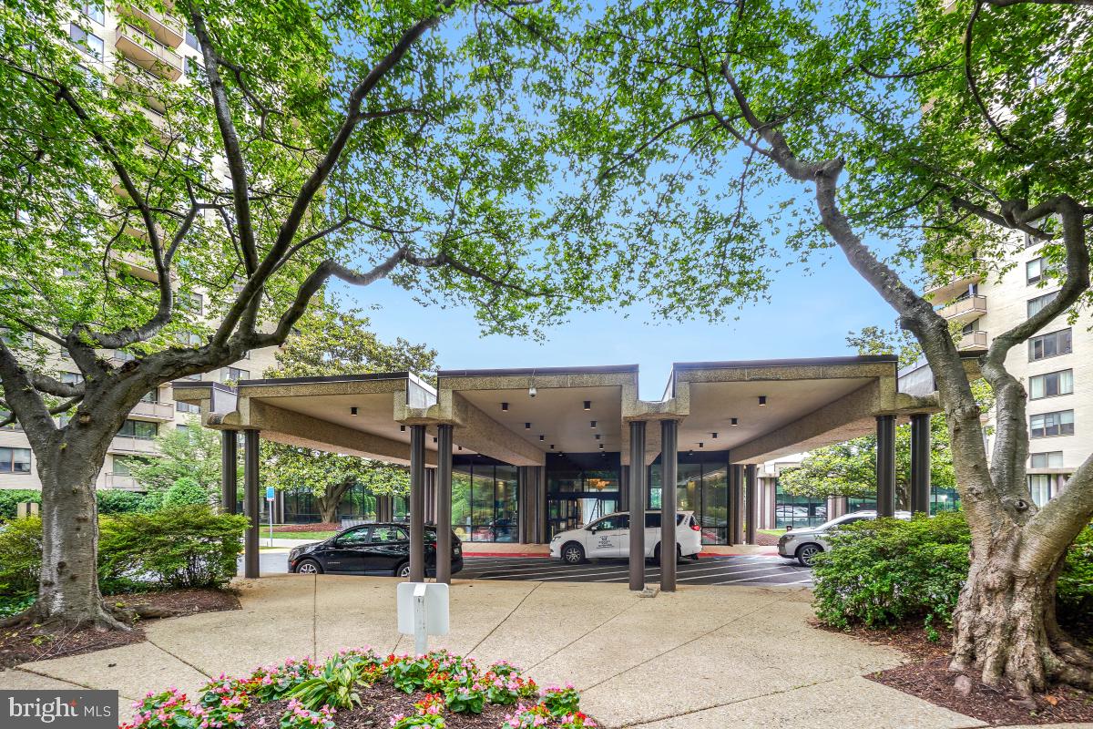 PROMENADE TOWERS - Residential