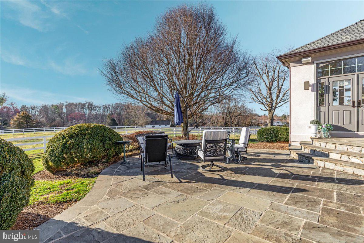 NEAR CLIFTON - Residential