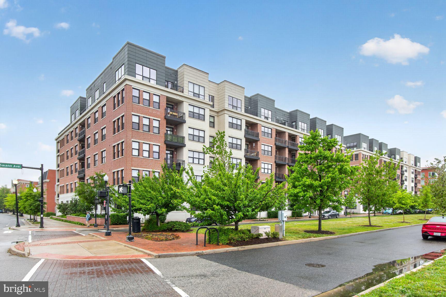 Welcome to this stunning, sun-filled condominium featuring an open-concept floor plan with 2 spacious bedrooms, 2 full baths, and a private balcony overlooking serene parkland. The gourmet kitchen is designed to impress with a waterfall island, premium appliances, and sleek, high-end cabinetry. The spacious primary suite offers a large walk-in closet and a beautifully appointed en-suite bath.
This unit includes two reserved parking spaces - one EV charging space and one standard parking space-for added convenience. Residents enjoy a secure, modern building with a welcoming lobby and concierge service. Exceptional amenities include a fitness center, rooftop terraces and lounges, and direct access to adjacent walking, running, and biking trails. Conveniently located near Metro, shopping, dining, and major commuter routes.
