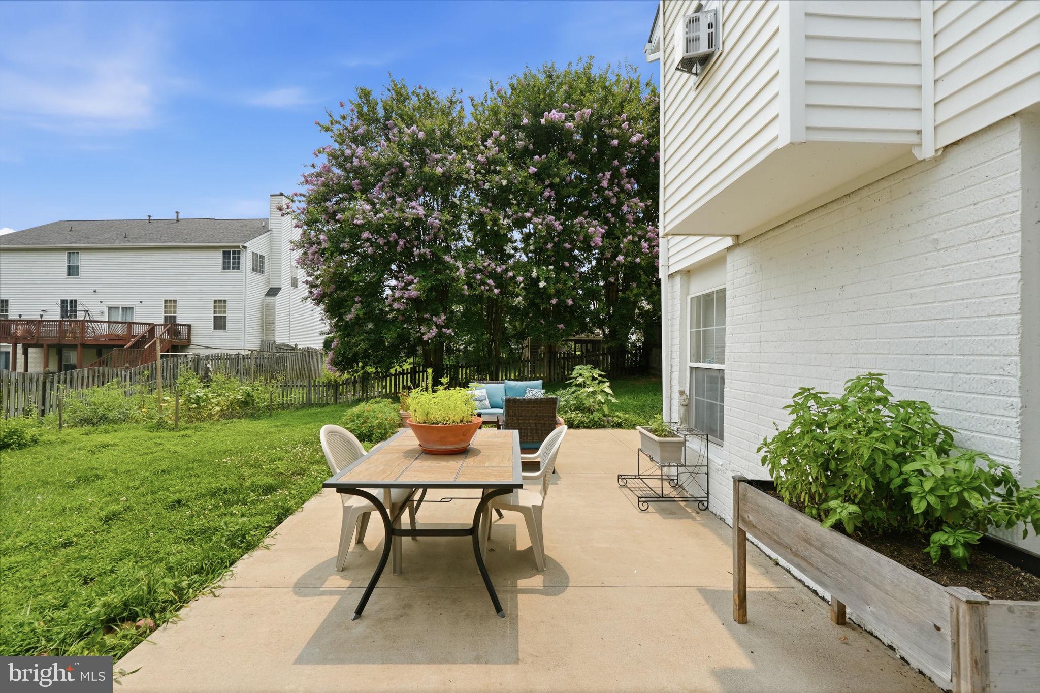 BLOOMS CROSSING - Residential