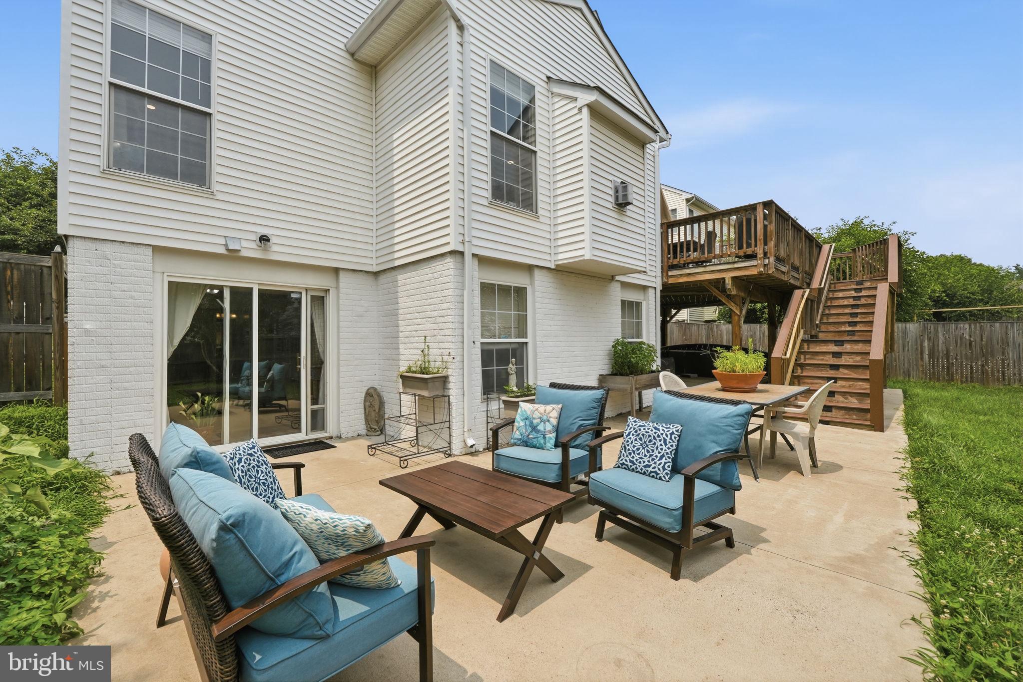 BLOOMS CROSSING - Residential