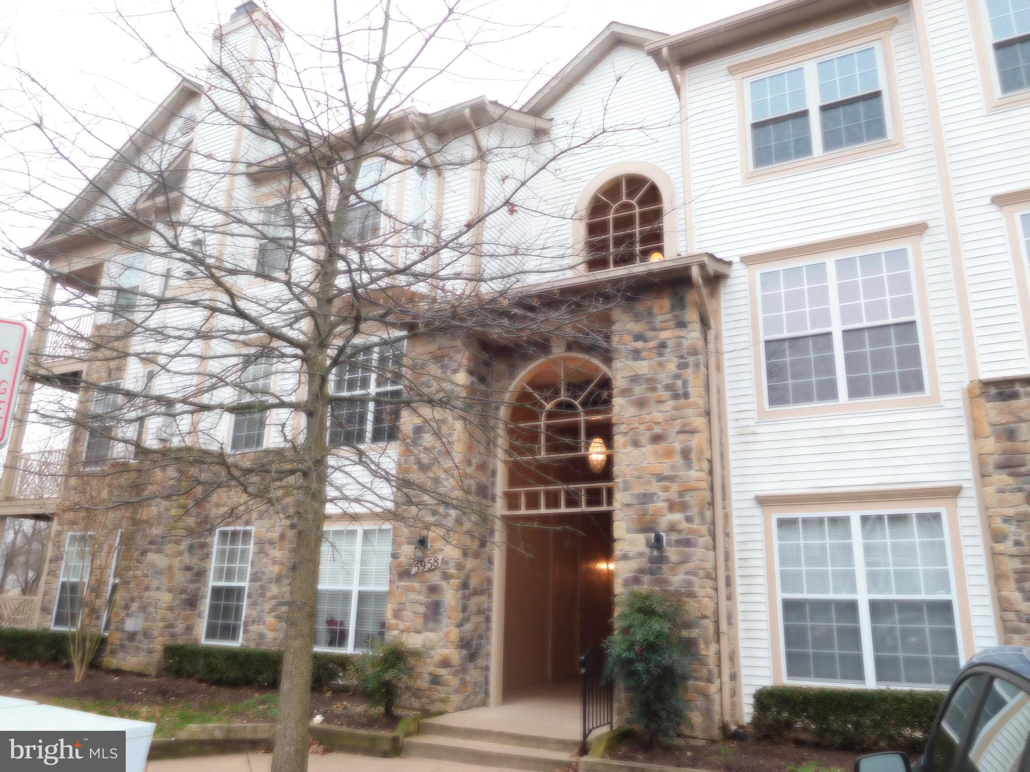 Beautiful top floor, corner unit featuring cathedral ceilings, gas fireplace, panoramic views to trees in back of property and extra large dining area instead of balcony! Gas cooking, granite countertops, 3 bedrooms and 3 full baths! Extra storage in landing. Community pool, walking paths, pet friendly neighborhood! Amazing location for 495 or 395, Metro and city of Alexandria. Available immediately.