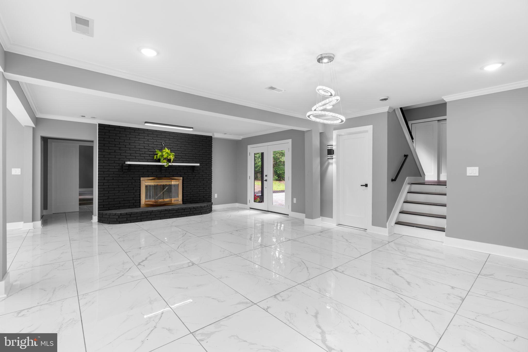 CROWNSVILLE - Residential