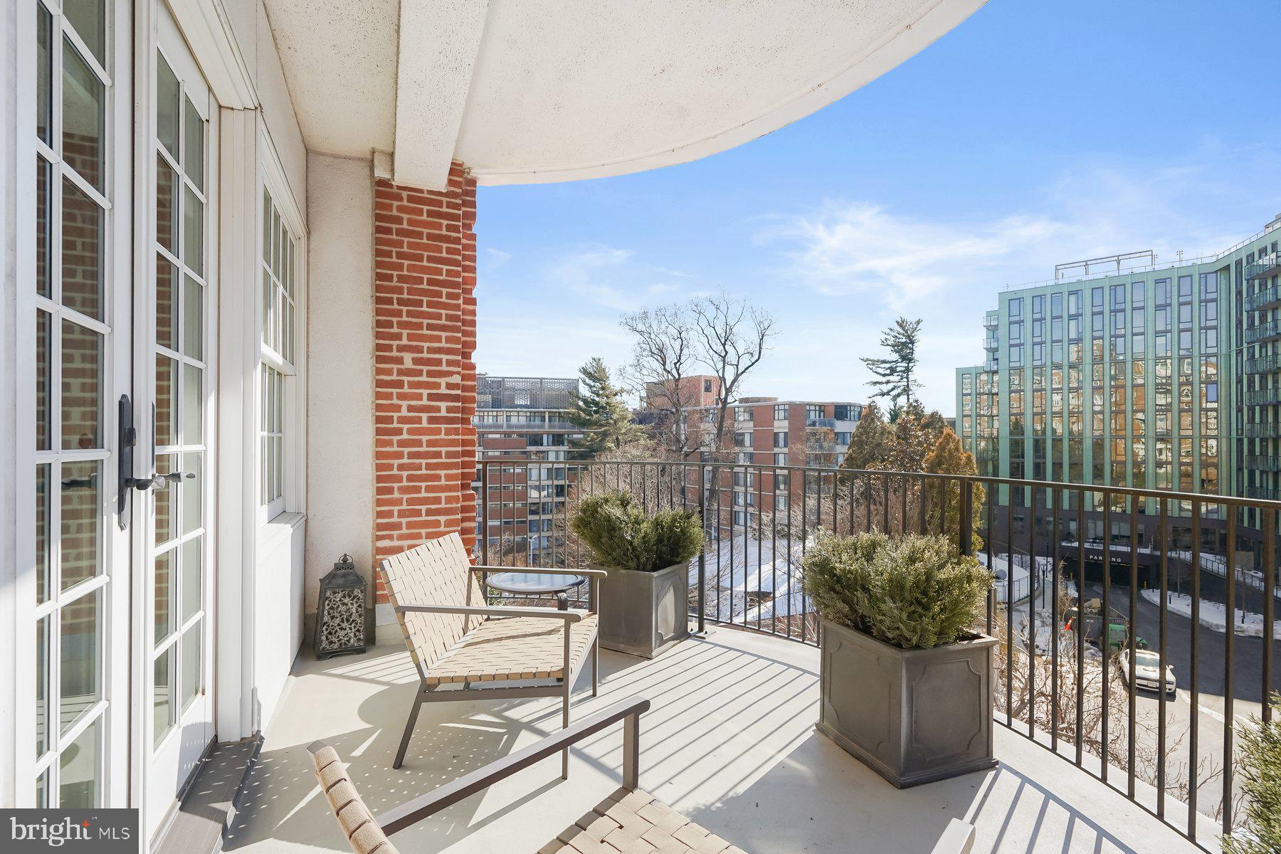 WARDMAN TOWER - Residential