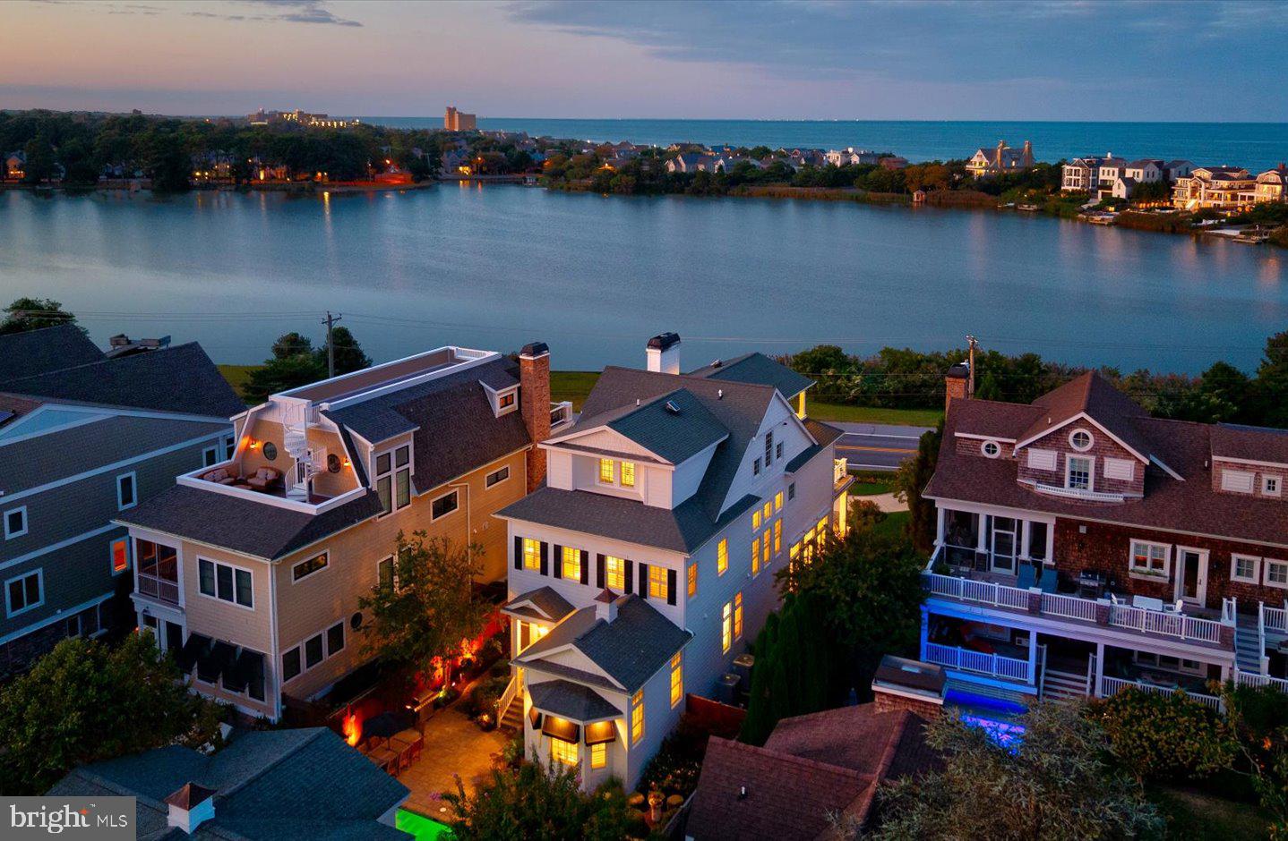 SILVER LAKE SHORES - Residential
