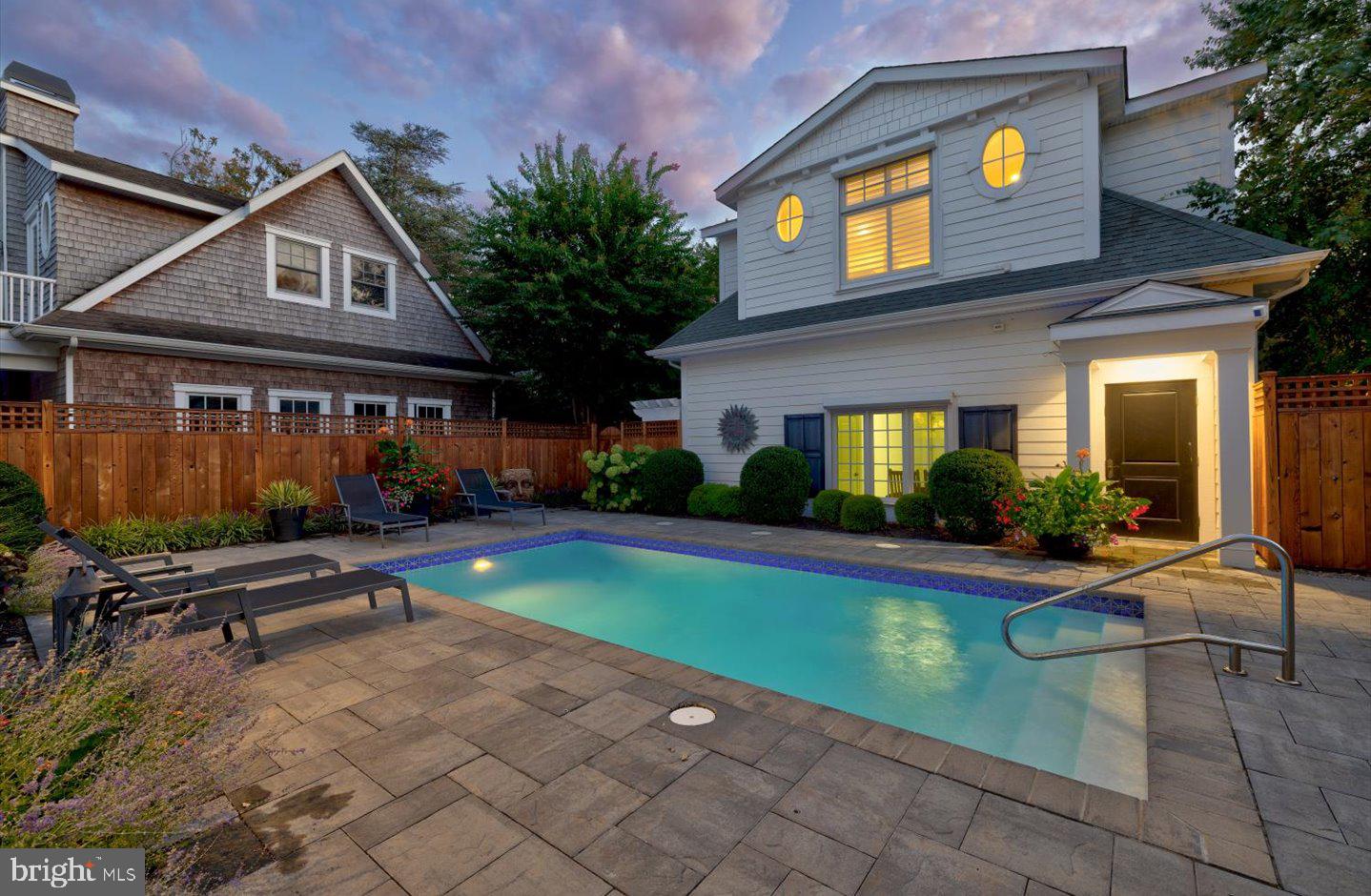SILVER LAKE SHORES - Residential
