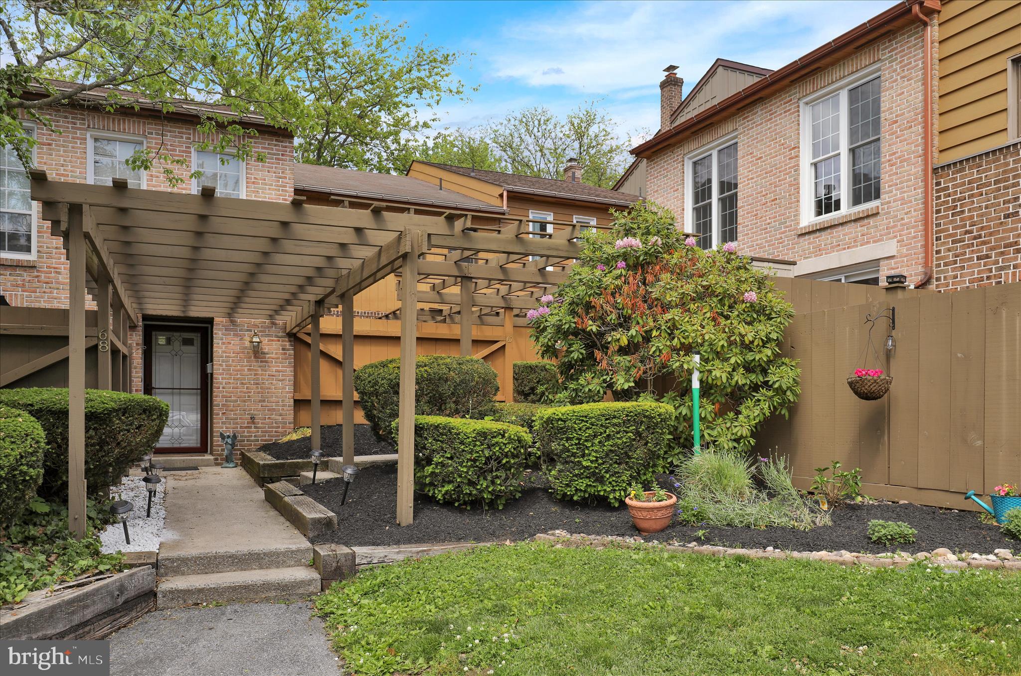 FLYING HILLS - Residential