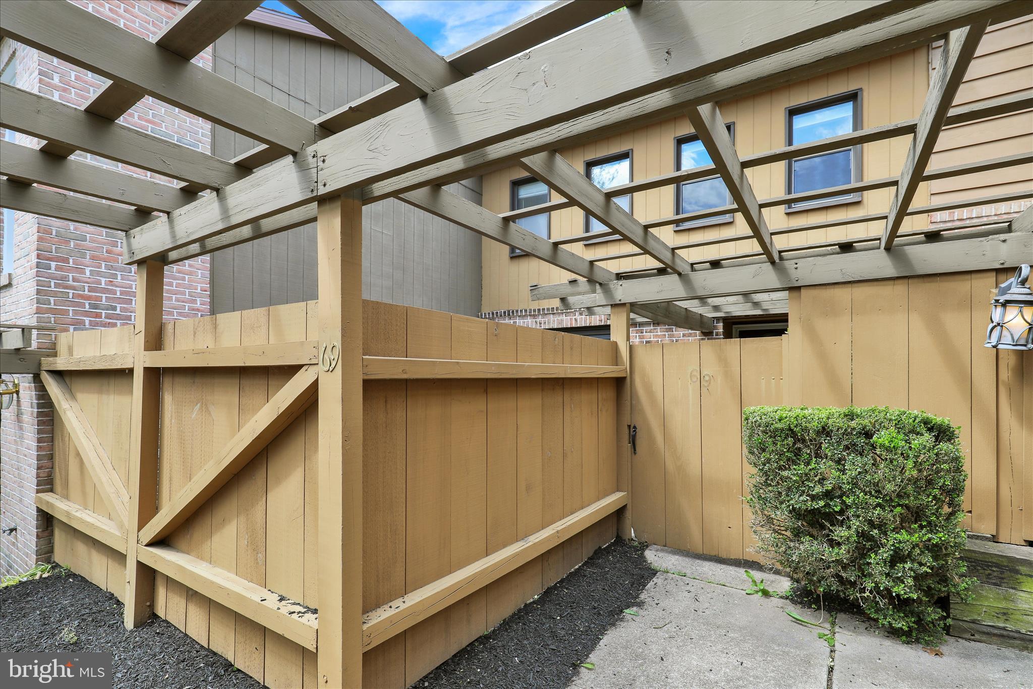 FLYING HILLS - Residential