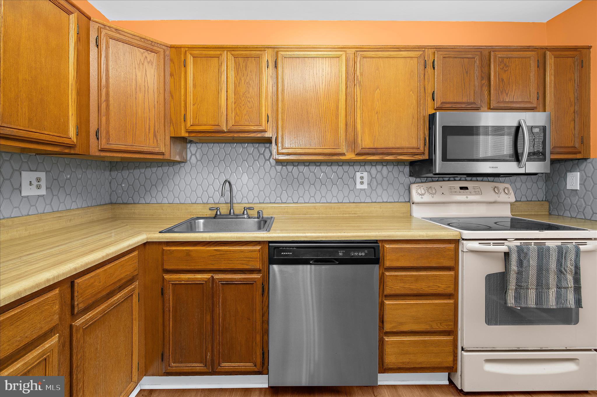 ELIZABETHS LANDING - Residential