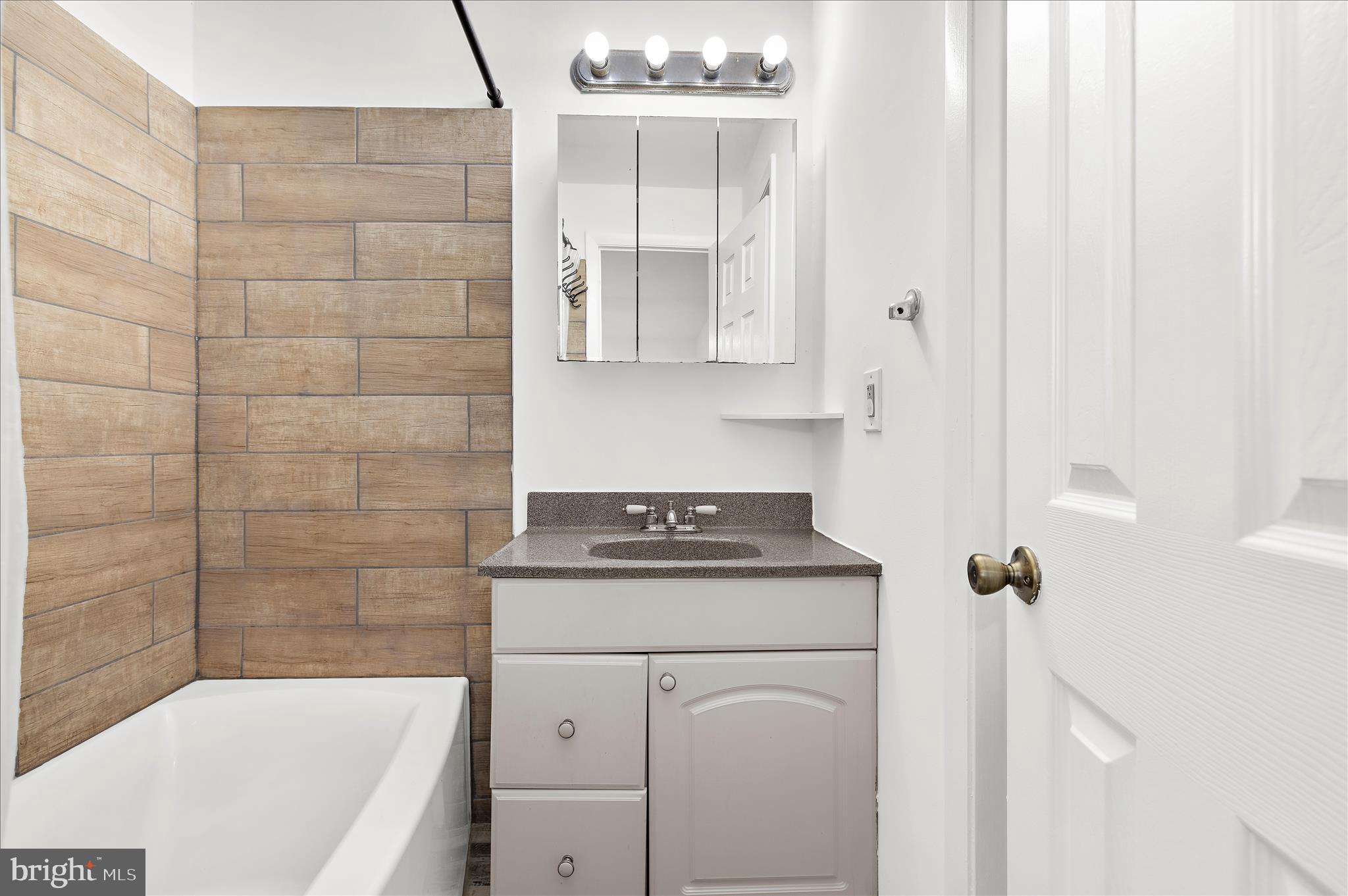 ELIZABETHS LANDING - Residential