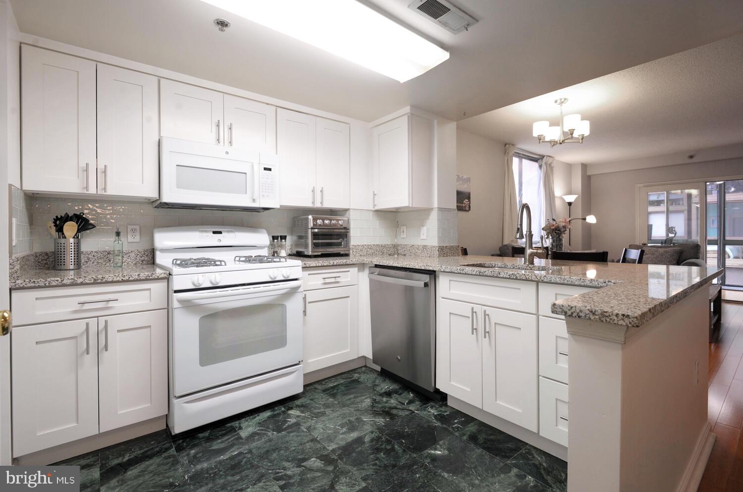 WINDSOR PLAZA - Residential
