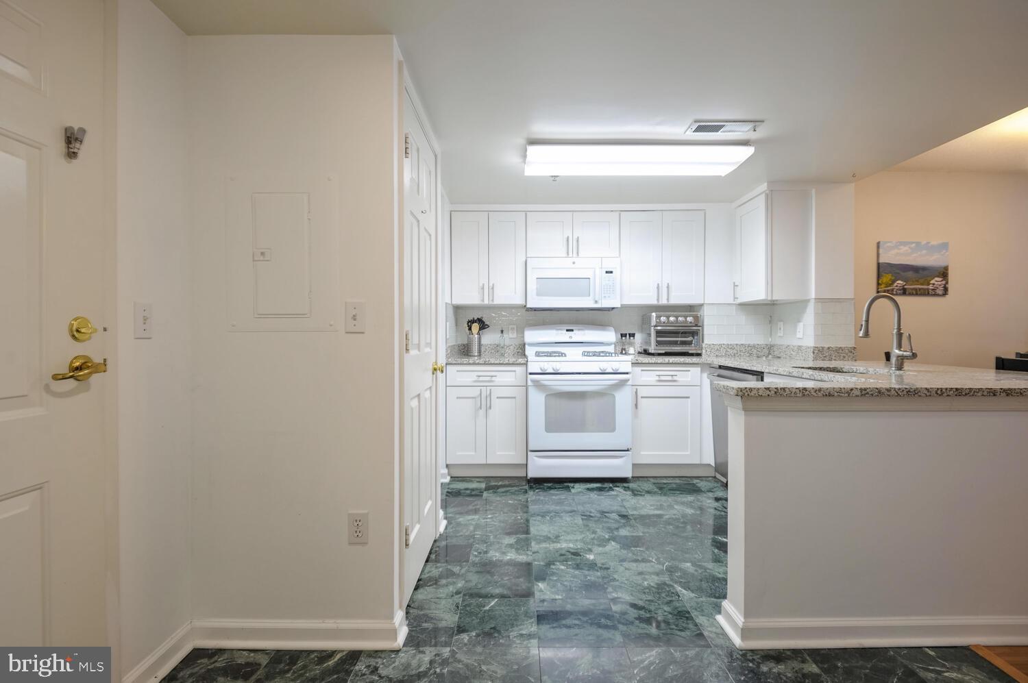 WINDSOR PLAZA - Residential