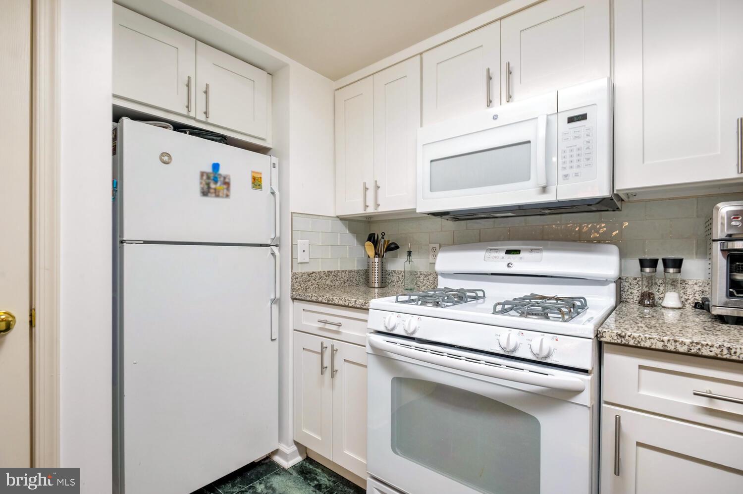WINDSOR PLAZA - Residential