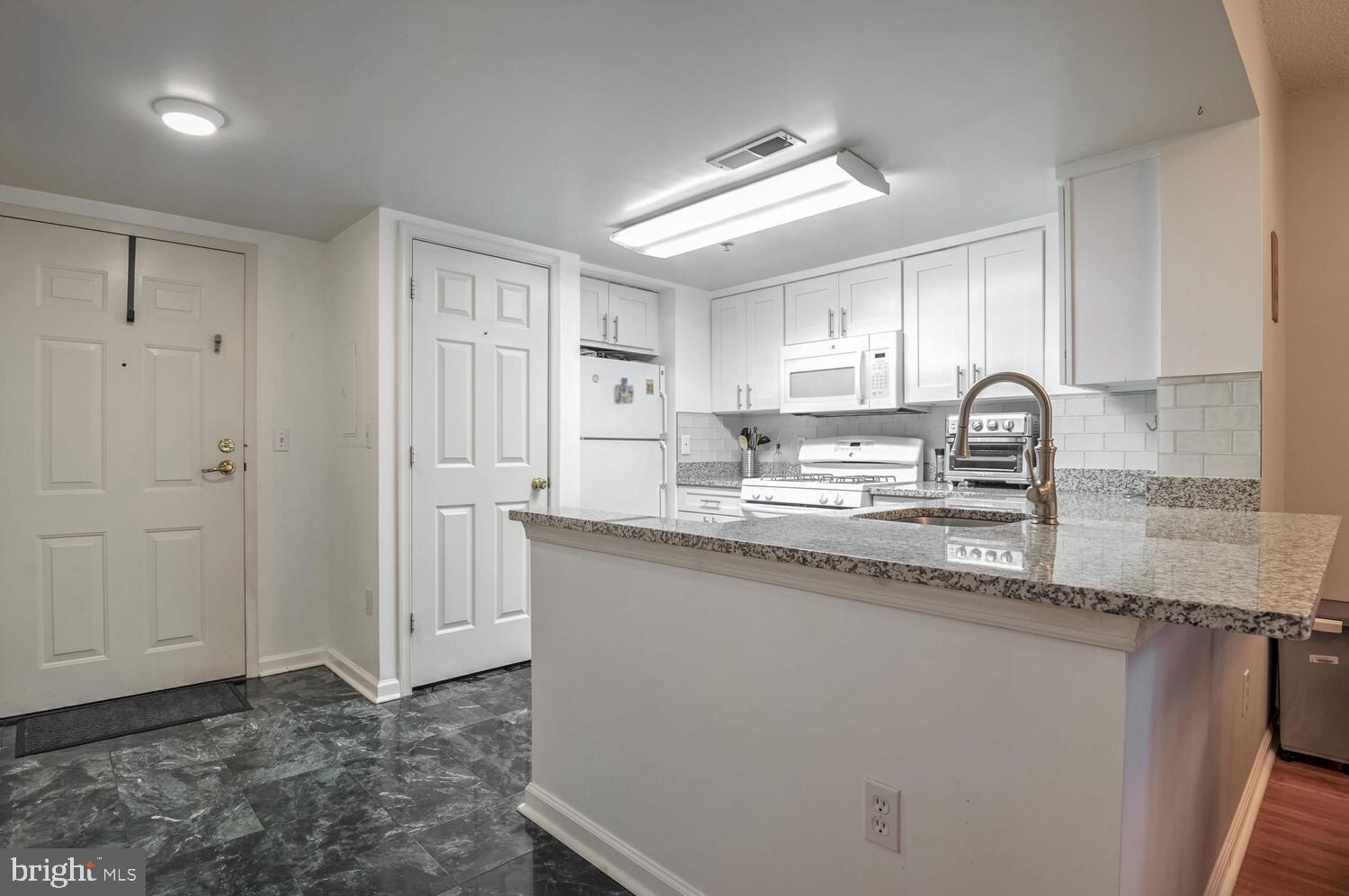 WINDSOR PLAZA - Residential