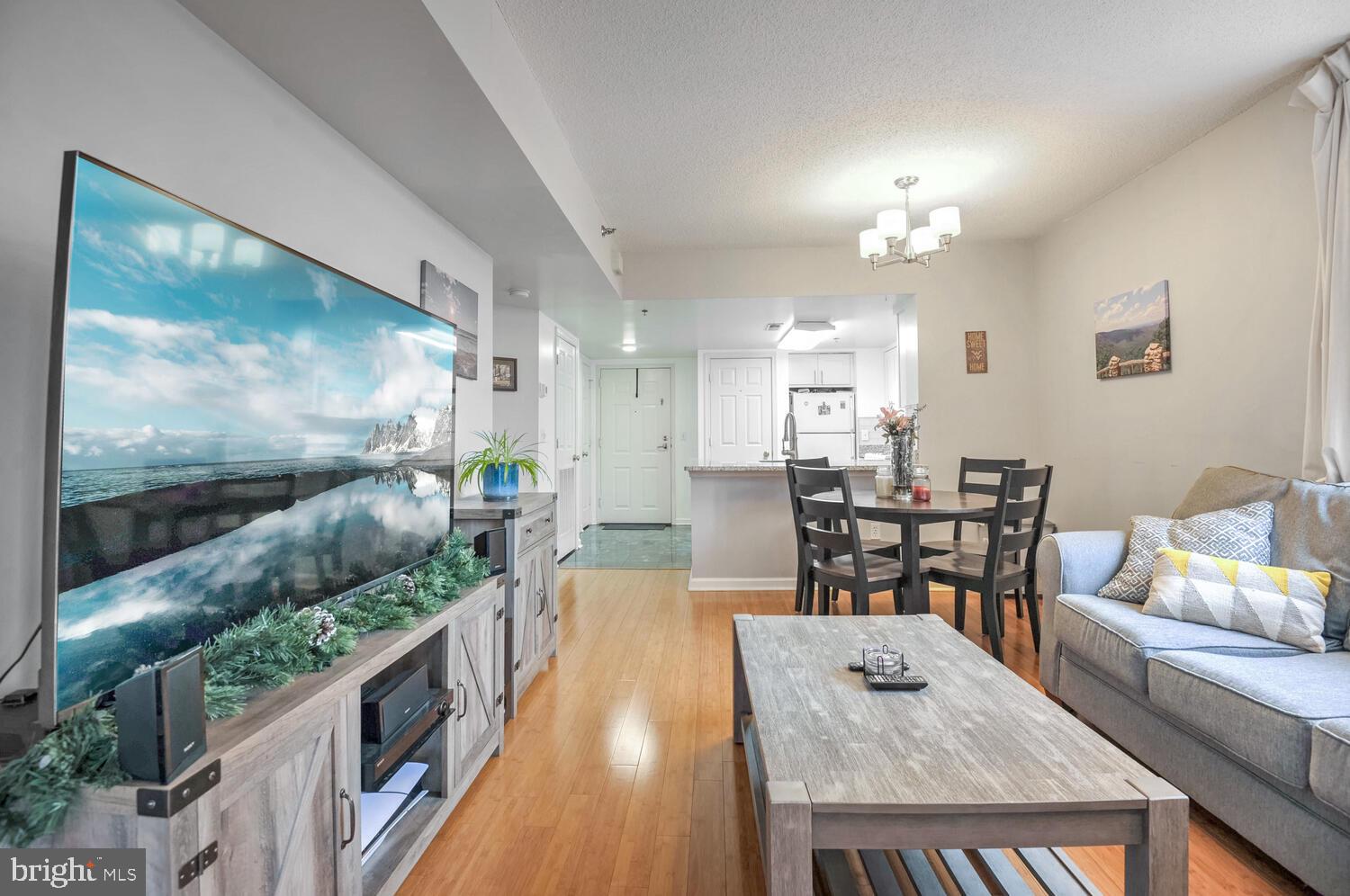 WINDSOR PLAZA - Residential