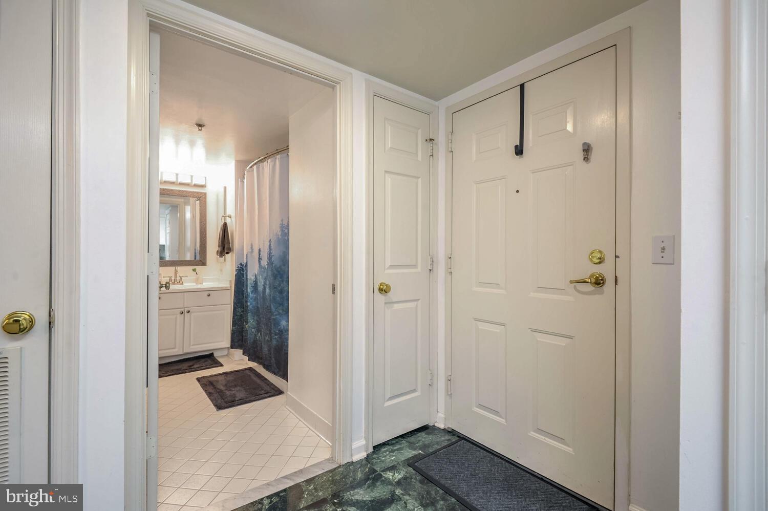 WINDSOR PLAZA - Residential