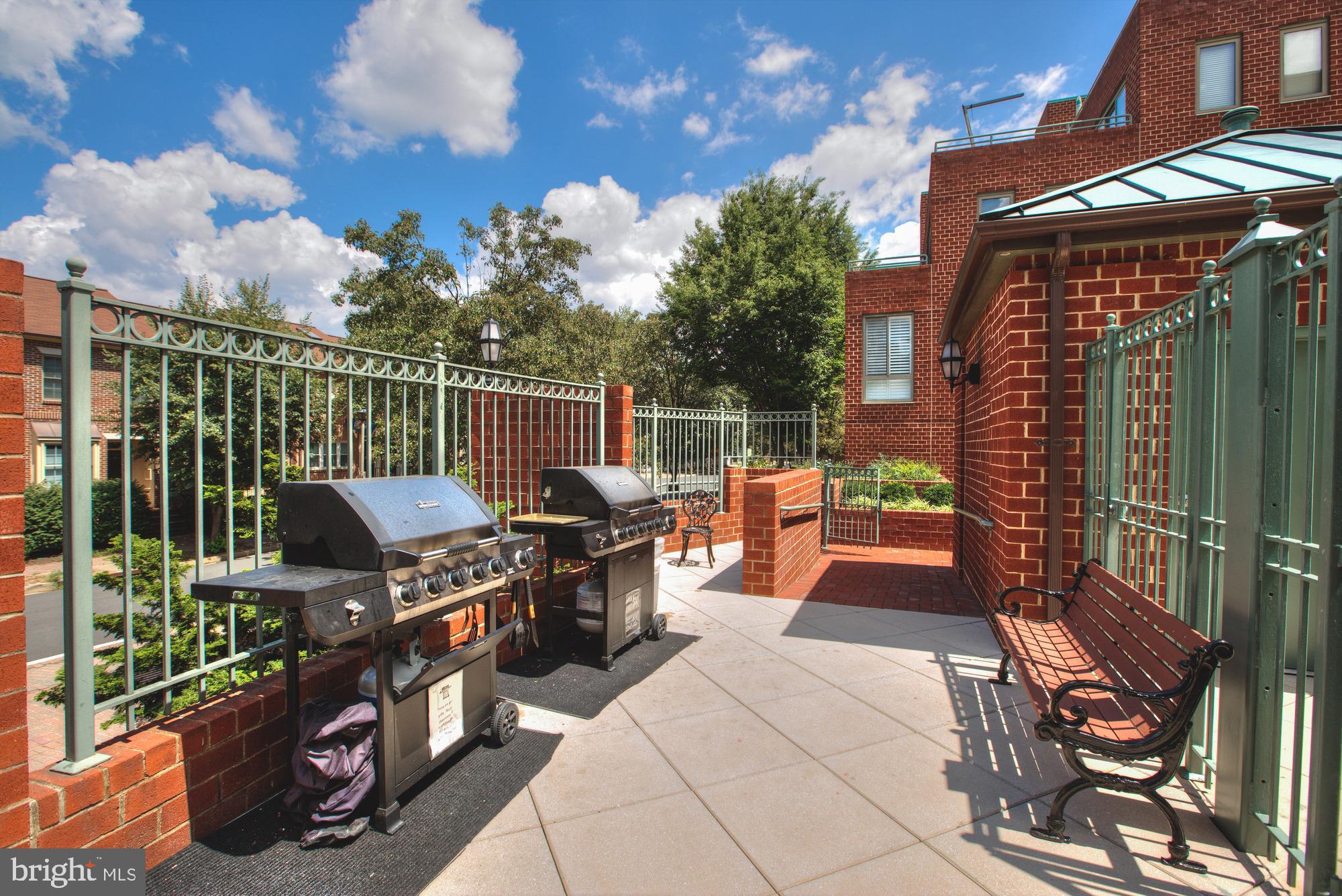 WINDSOR PLAZA - Residential