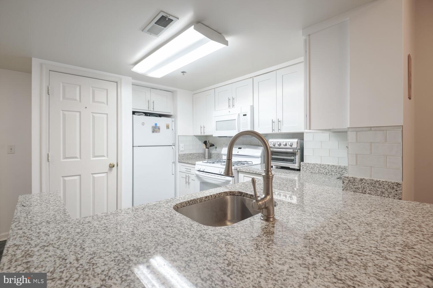 WINDSOR PLAZA - Residential