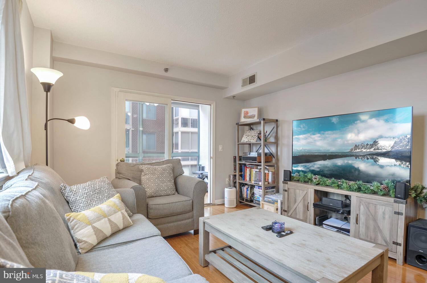 WINDSOR PLAZA - Residential