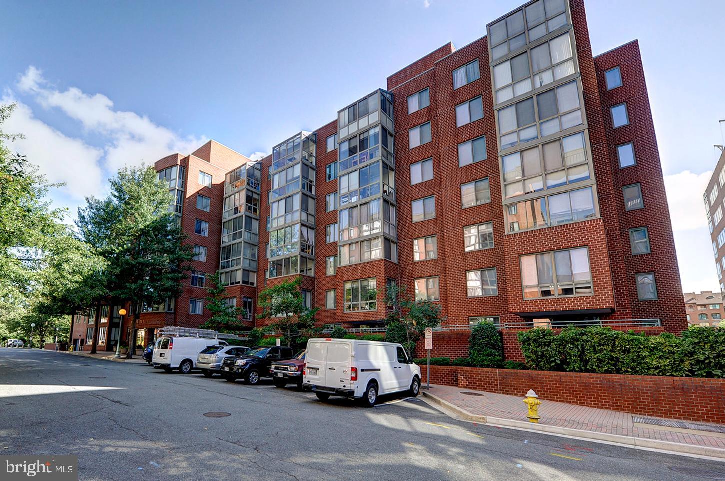 WINDSOR PLAZA - Residential
